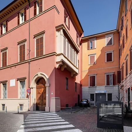 Ground Floor Luxe Historic Studio City Centre Apartment Болоня Екстериор снимка