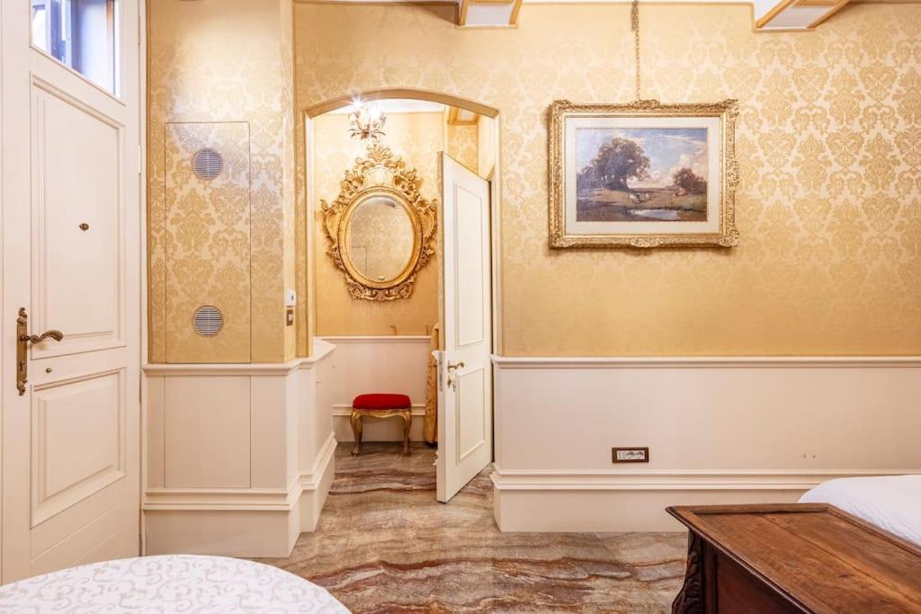 Ground Floor Luxe Historic Studio City Centre Apartment Болоня Екстериор снимка