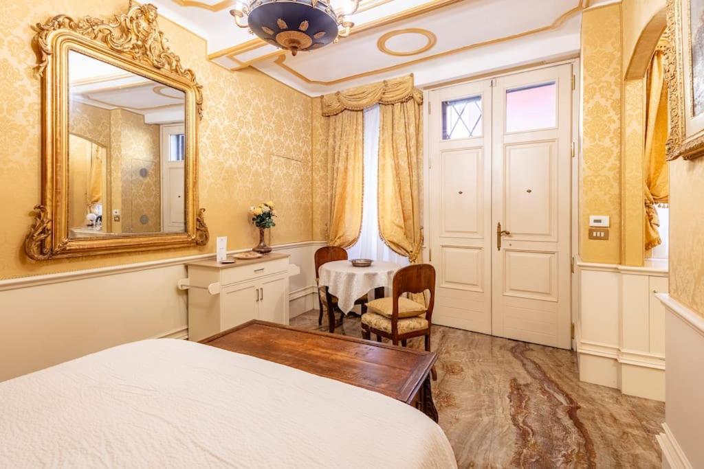 Ground Floor Luxe Historic Studio City Centre Apartment Болоня Екстериор снимка