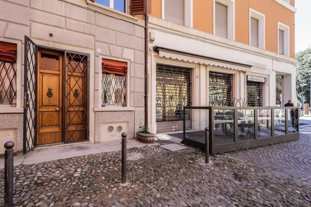 Ground Floor Luxe Historic Studio City Centre Apartment Болоня Екстериор снимка