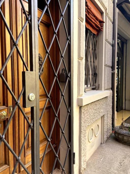 Ground Floor Luxe Historic Studio City Centre Apartment Болоня Екстериор снимка