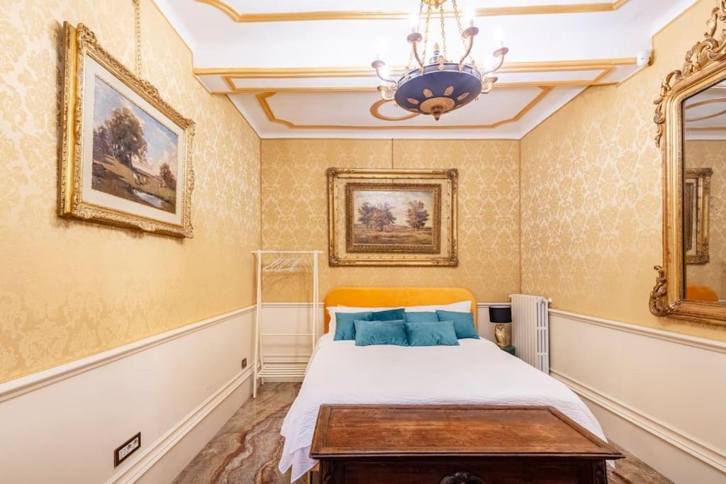 Ground Floor Luxe Historic Studio City Centre Apartment Болоня Екстериор снимка