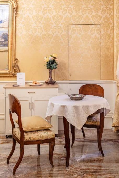 Ground Floor Luxe Historic Studio City Centre Apartment Болоня Екстериор снимка