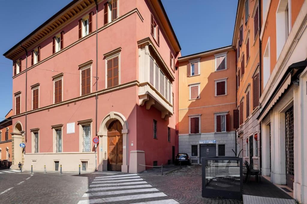 Ground Floor Luxe Historic Studio City Centre Apartment Болоня Екстериор снимка